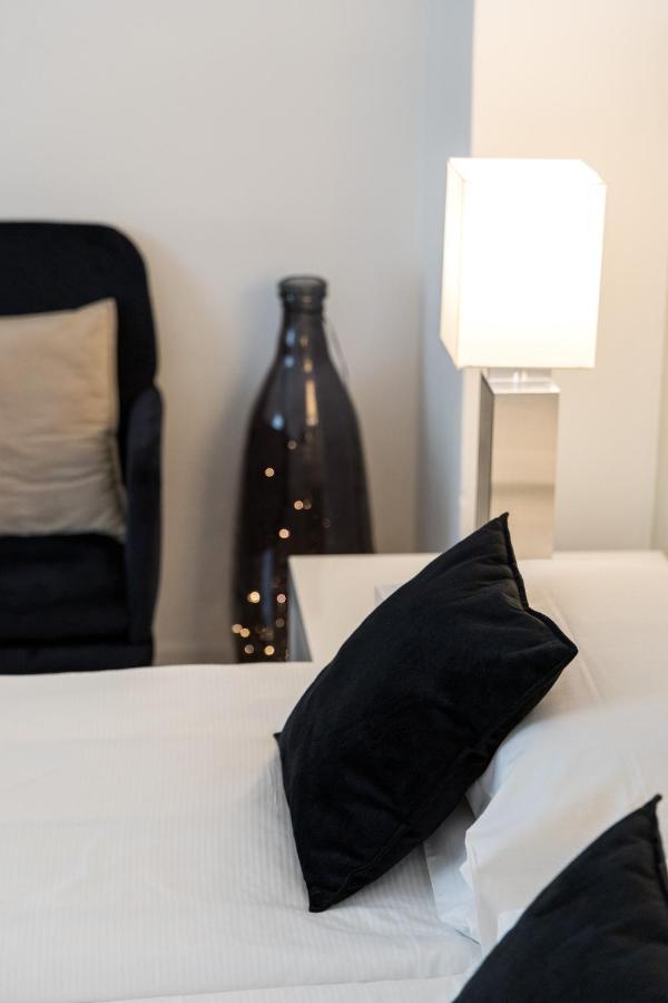 Carly'S Rooms Torbole Sul Garda ภายนอก รูปภาพ